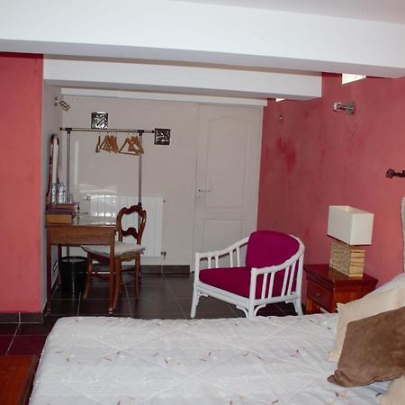 Clot De Felines Chambre Spacieuse Hotel Entrevaux Exterior photo