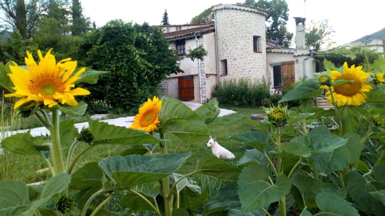 Clot De Felines Chambre Spacieuse Hotel Entrevaux Exterior photo