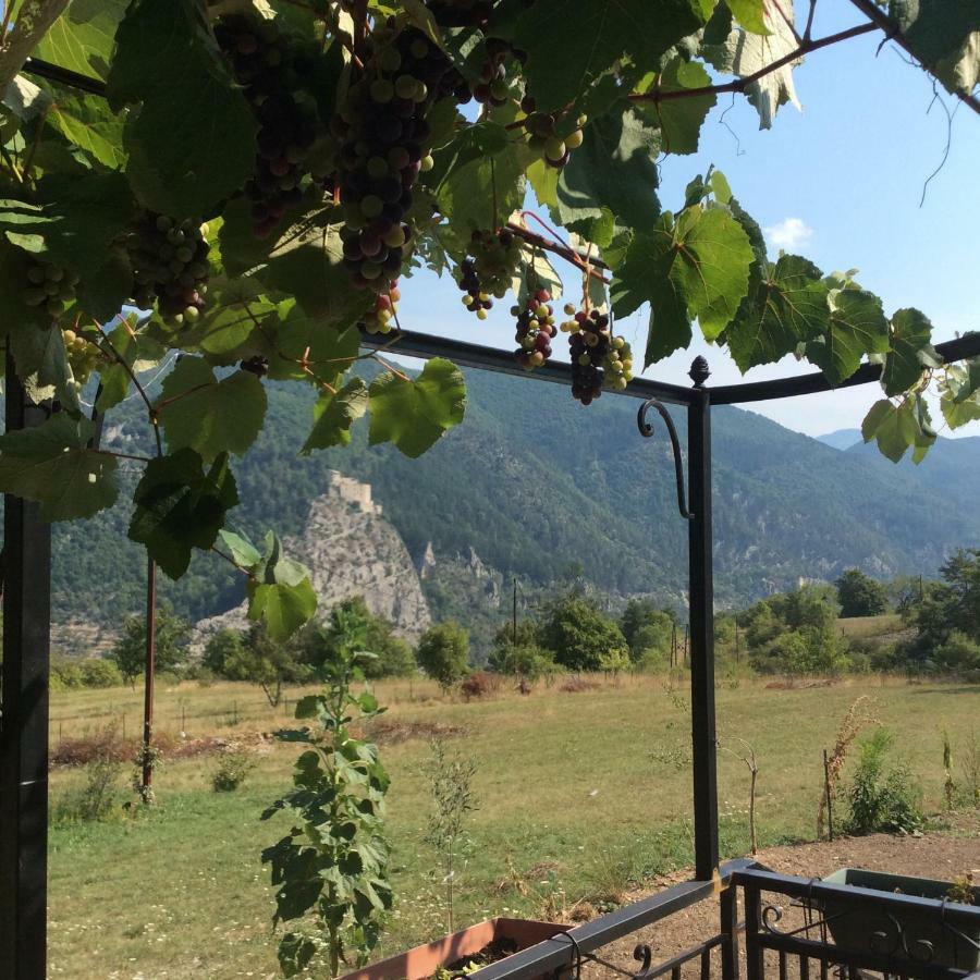 Clot De Felines Chambre Spacieuse Hotel Entrevaux Exterior photo