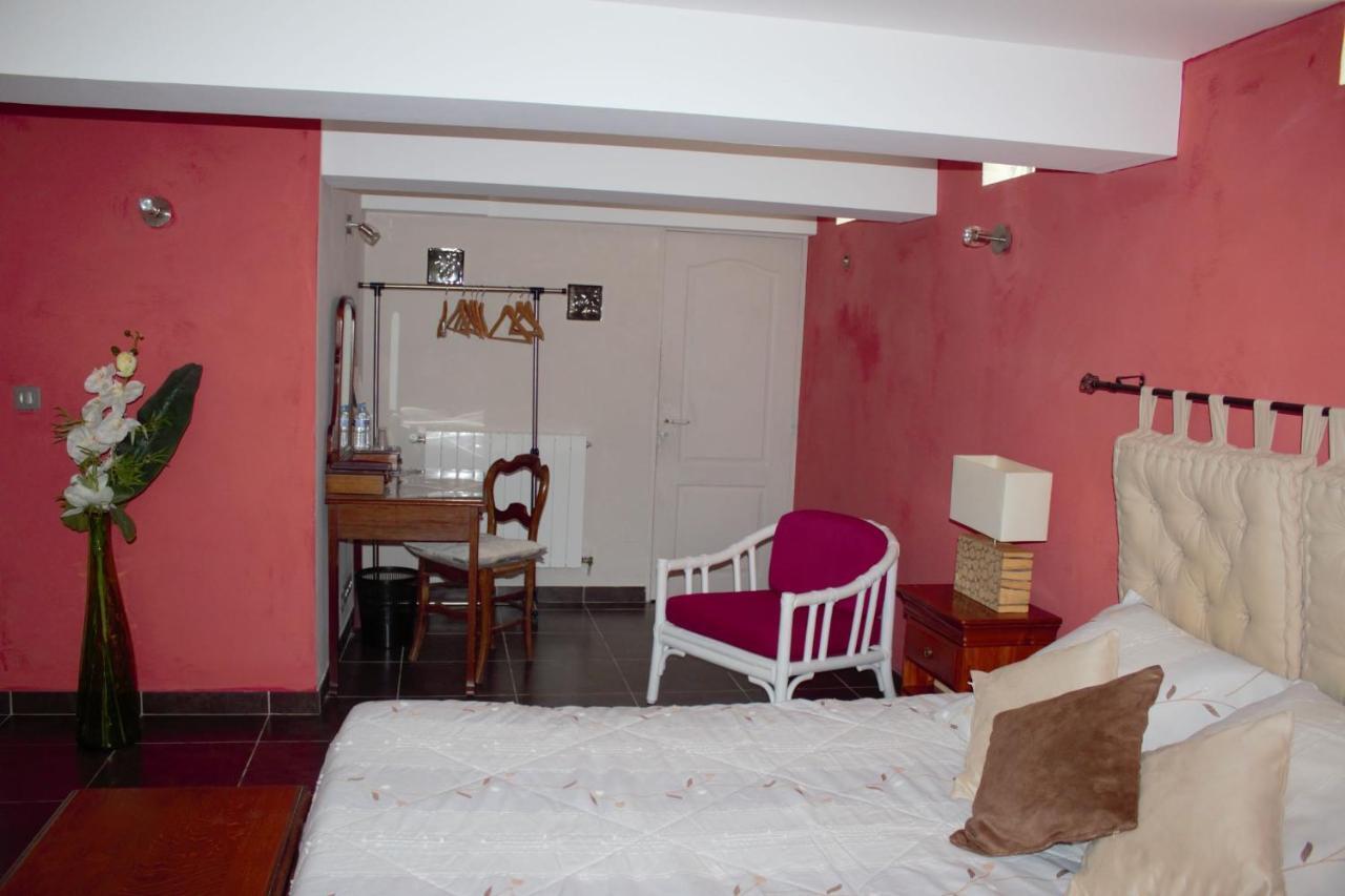 Clot De Felines Chambre Spacieuse Hotel Entrevaux Exterior photo